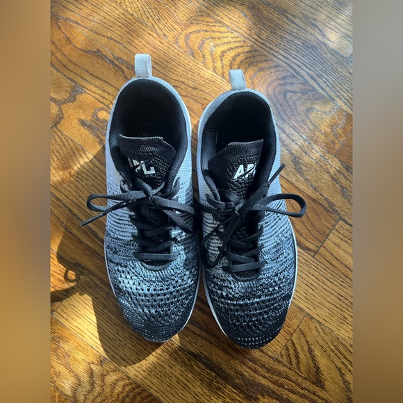 APL Women’s TechLoom Pro Gradient Athletic Shoes Size: 8.5 - Picture 6 of 9